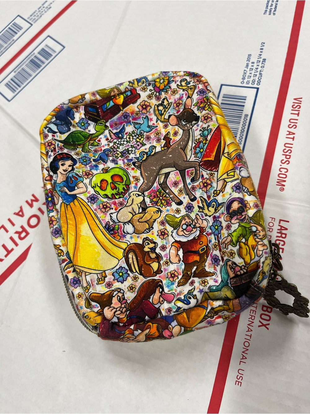 Disney Snow White Inspired Pouch - Picture 7 of 12